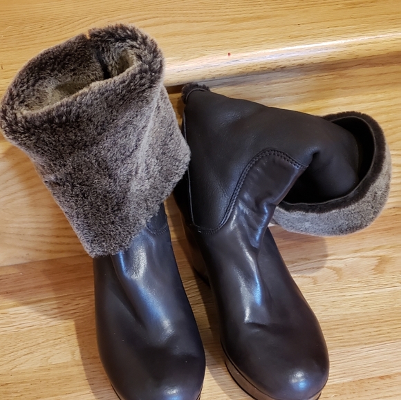 Stuart Weitzman Shoes - Stuart Weitzman Genuine Shirling winter boots